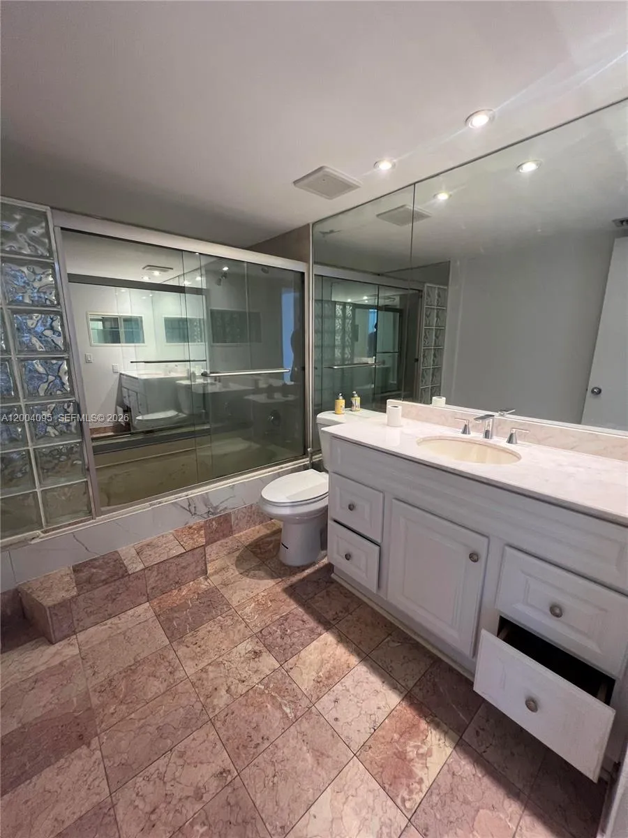 17500 Bay Rd #S907 Sunny Isles Beach, FL 33160