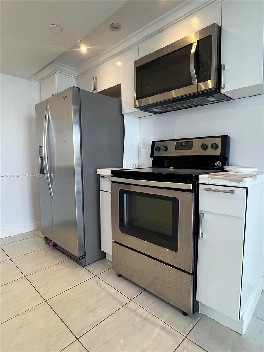 17500 Bay Rd #S907 Sunny Isles Beach, FL 33160