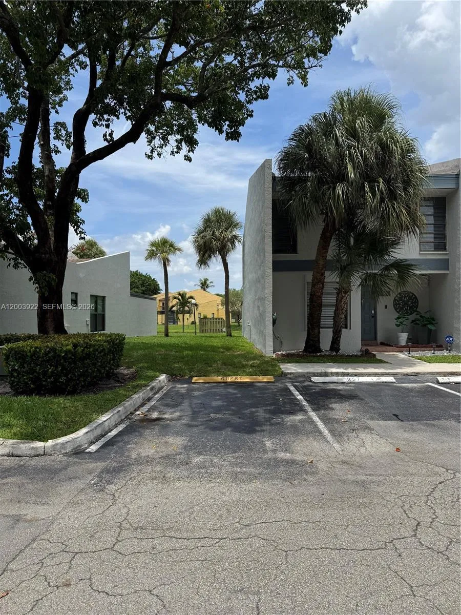9251 NW 14th Ct #257 Pembroke Pines, FL 33024