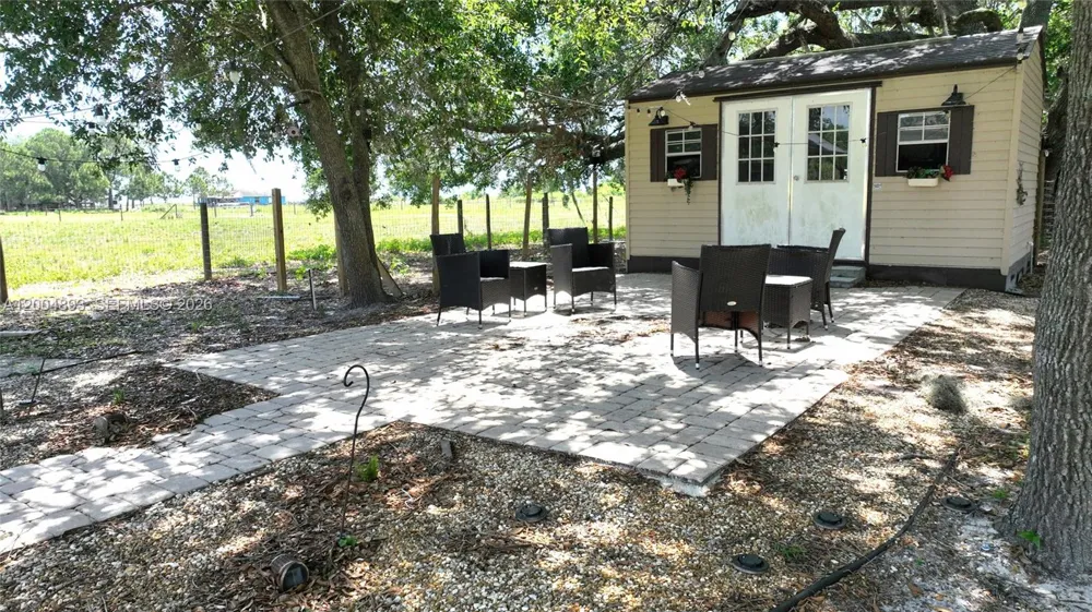 7655 17th Place La Belle, FL 33935