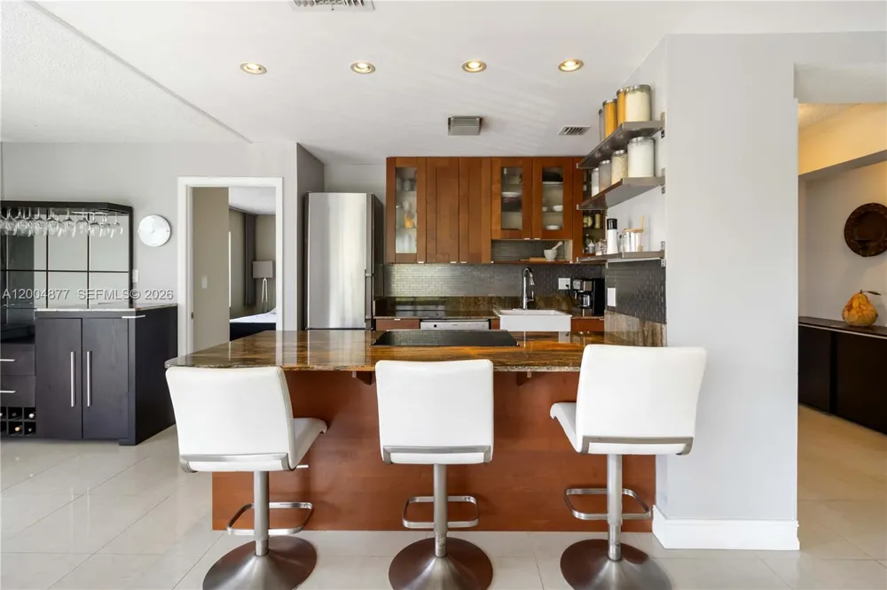 126 Golden Isles Dr #32A Hallandale Beach, FL 33009