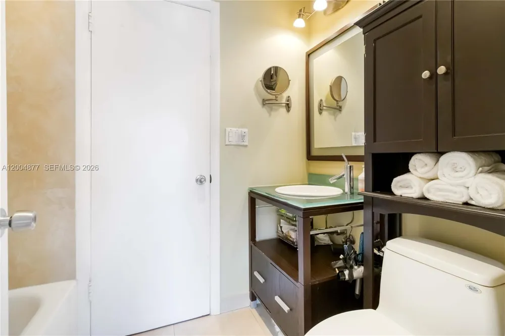 126 Golden Isles Dr #32A Hallandale Beach, FL 33009