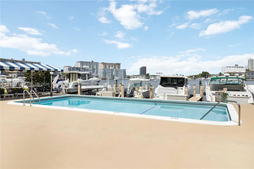 126 Golden Isles Dr #32A Hallandale Beach, FL 33009
