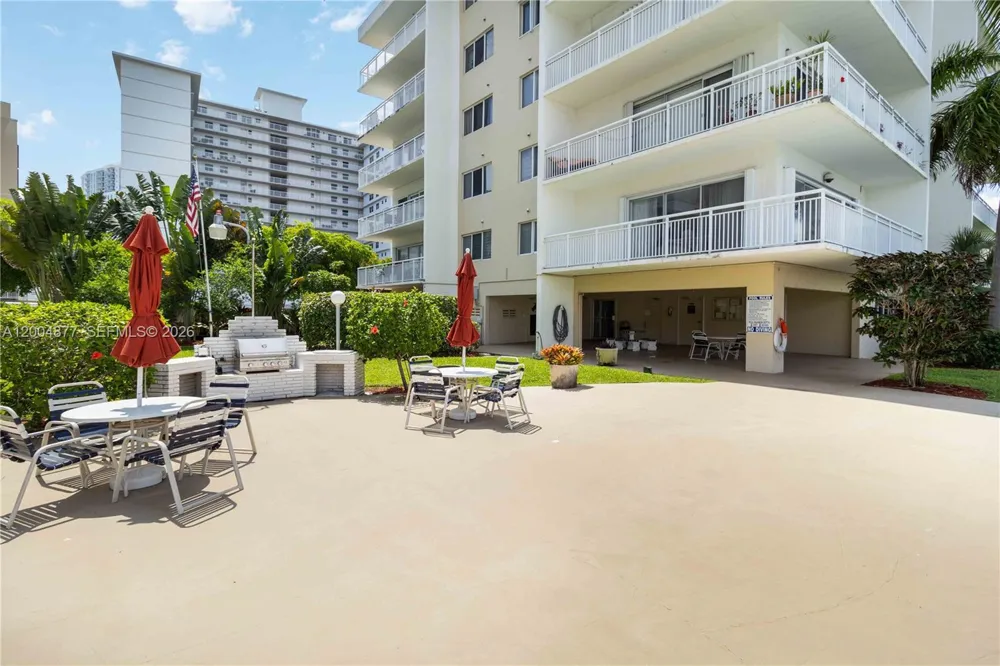 126 Golden Isles Dr #32A Hallandale Beach, FL 33009