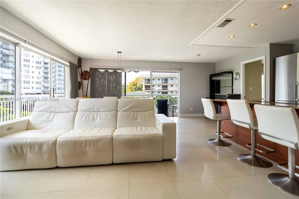 126 Golden Isles Dr #32A Hallandale Beach, FL 33009