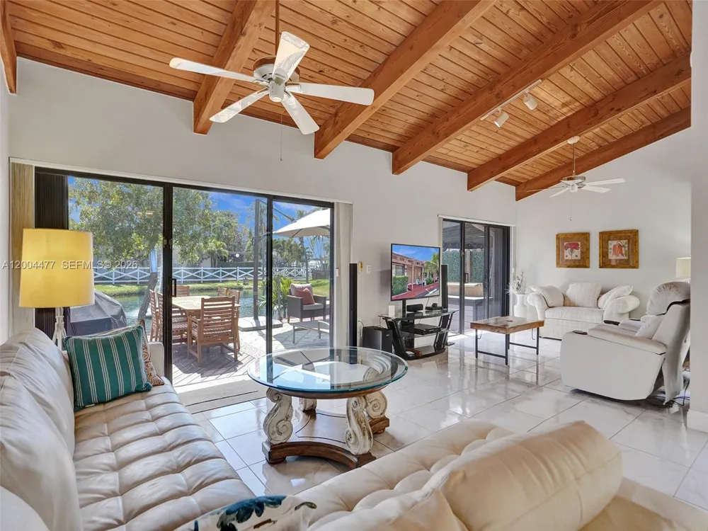 2667 S Parkview Dr Hallandale Beach, FL 33009