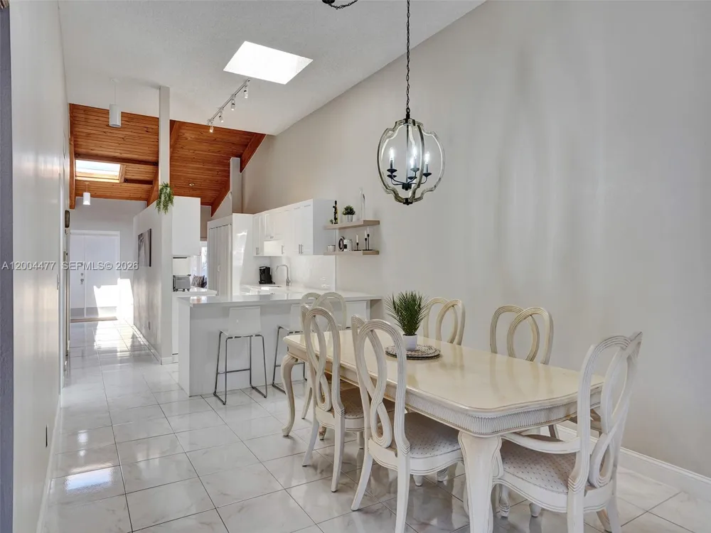 2667 S Parkview Dr Hallandale Beach, FL 33009
