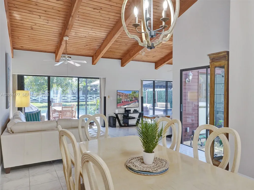 2667 S Parkview Dr Hallandale Beach, FL 33009
