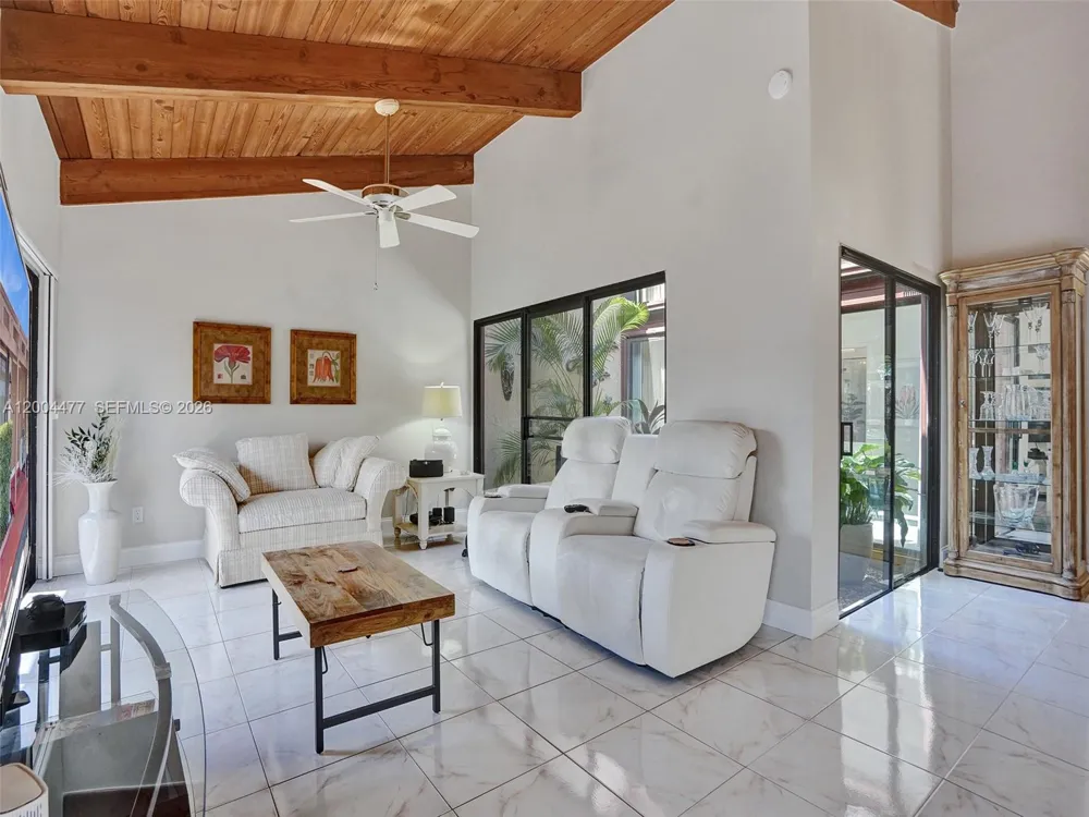 2667 S Parkview Dr Hallandale Beach, FL 33009