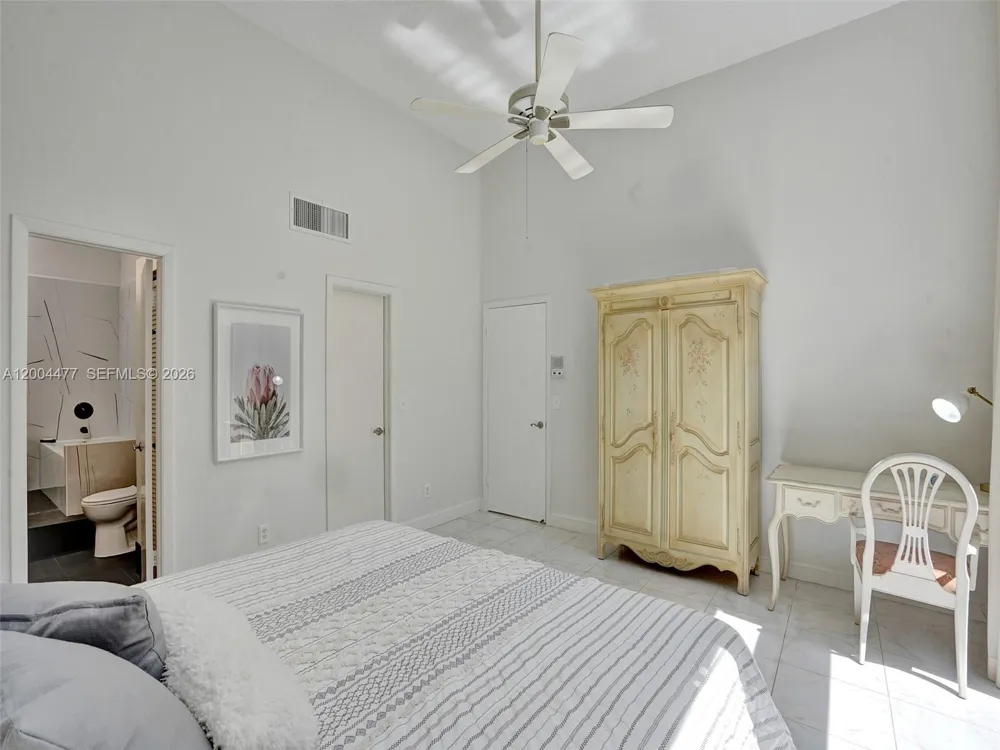 2667 S Parkview Dr Hallandale Beach, FL 33009