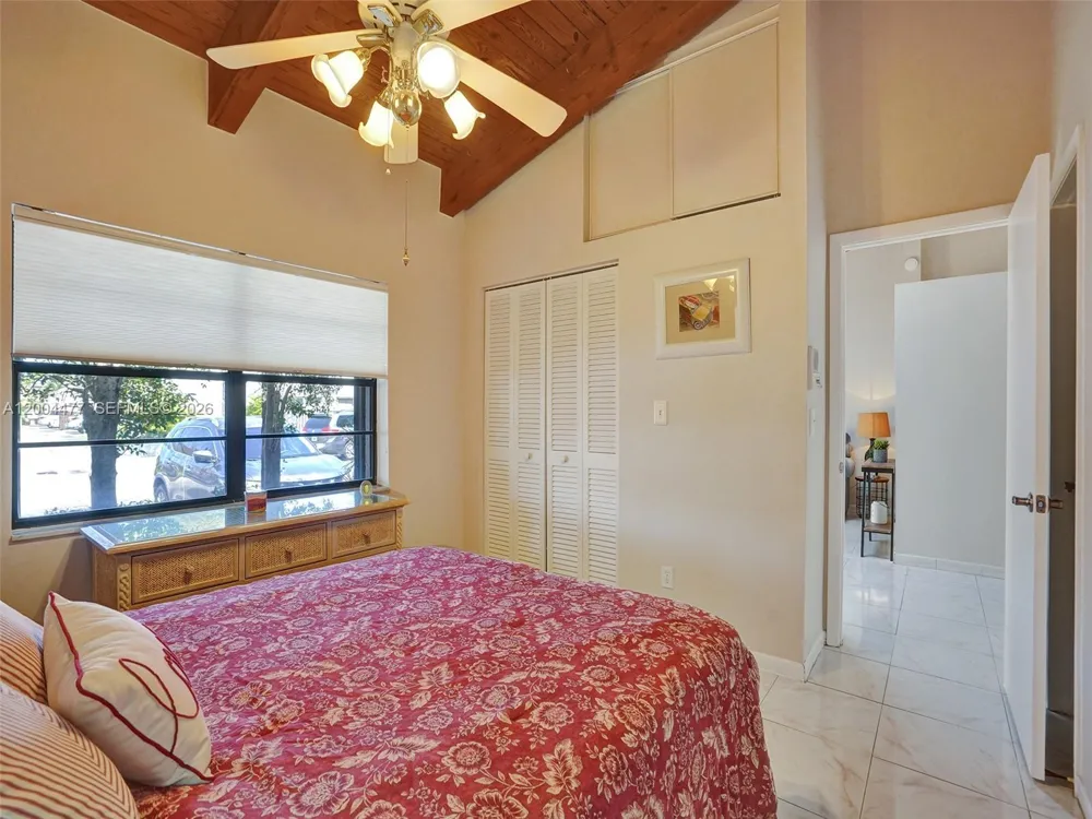 2667 S Parkview Dr Hallandale Beach, FL 33009