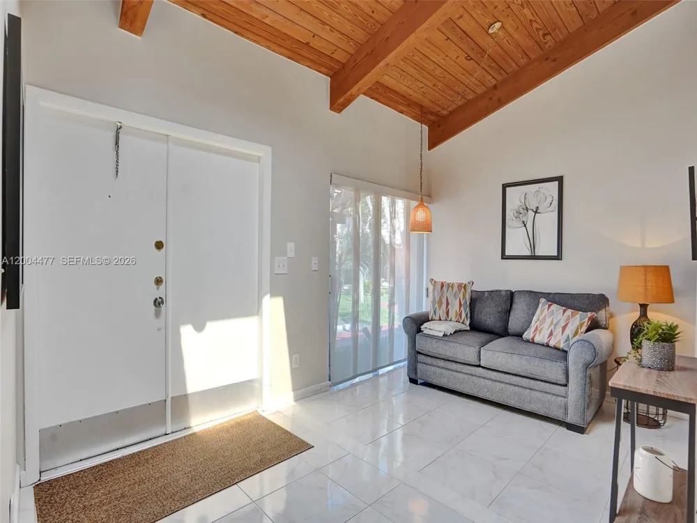 2667 S Parkview Dr Hallandale Beach, FL 33009