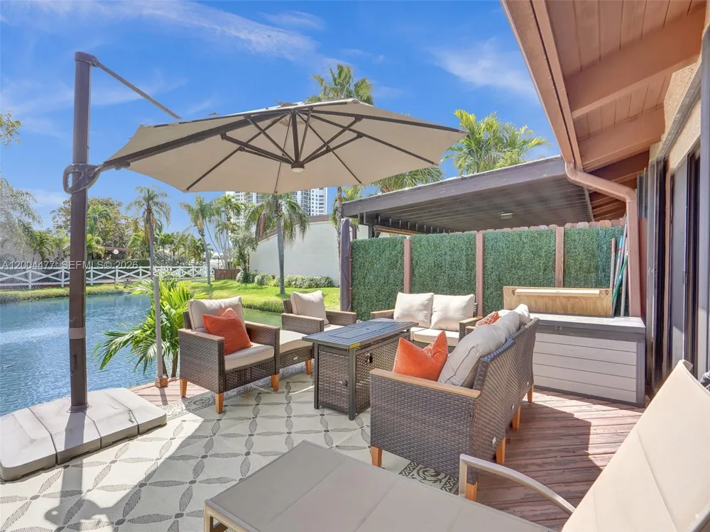 2667 S Parkview Dr Hallandale Beach, FL 33009