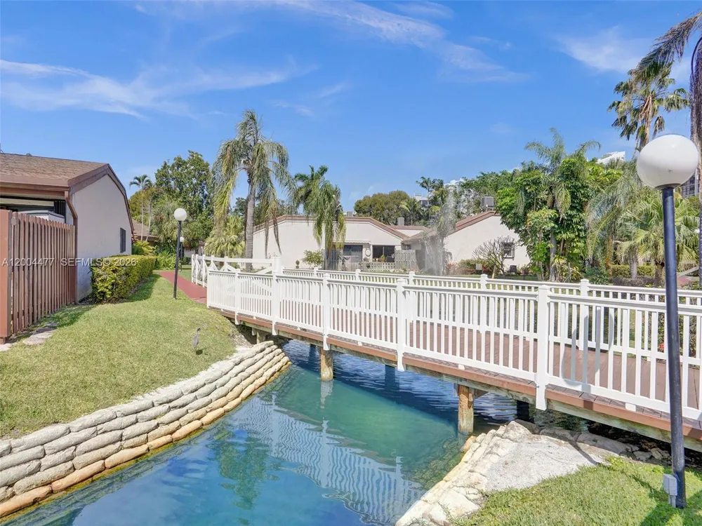 2667 S Parkview Dr Hallandale Beach, FL 33009