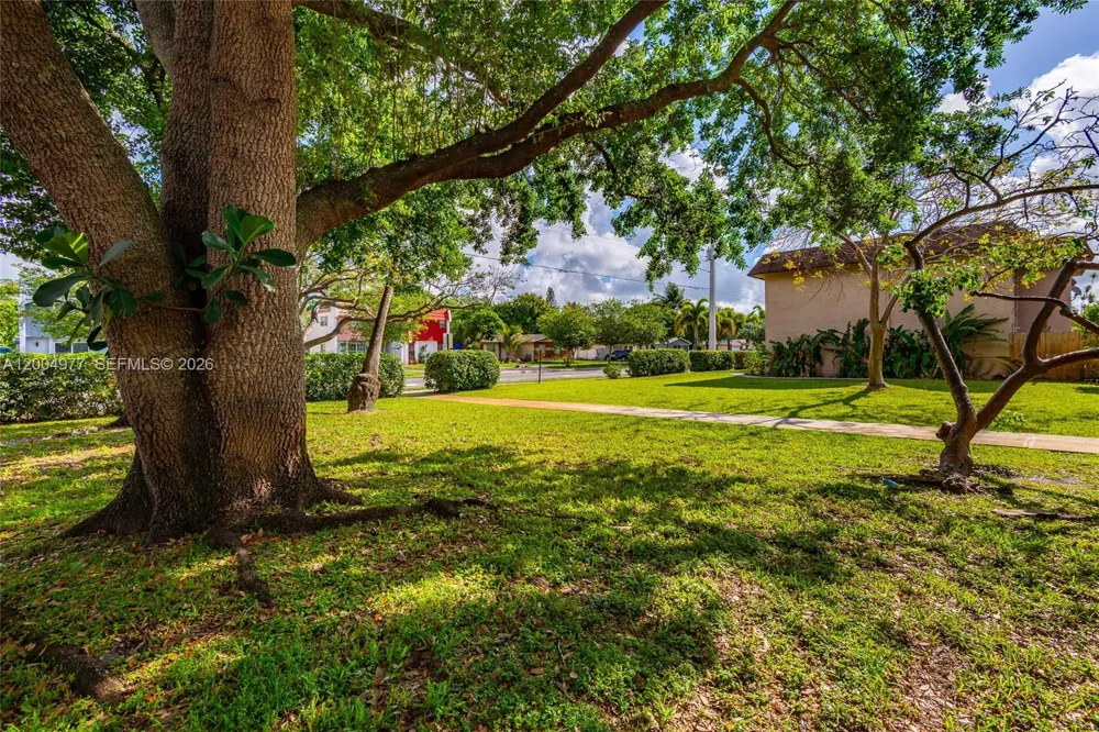 7920 Kimberly Blvd #305 North Lauderdale, FL 33068