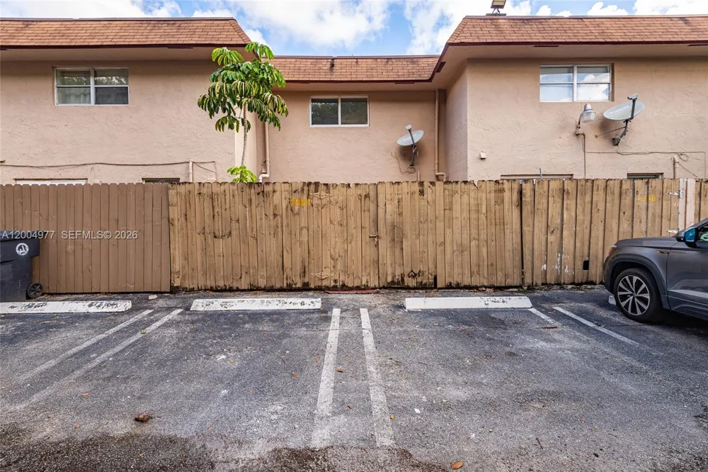 7920 Kimberly Blvd #305 North Lauderdale, FL 33068