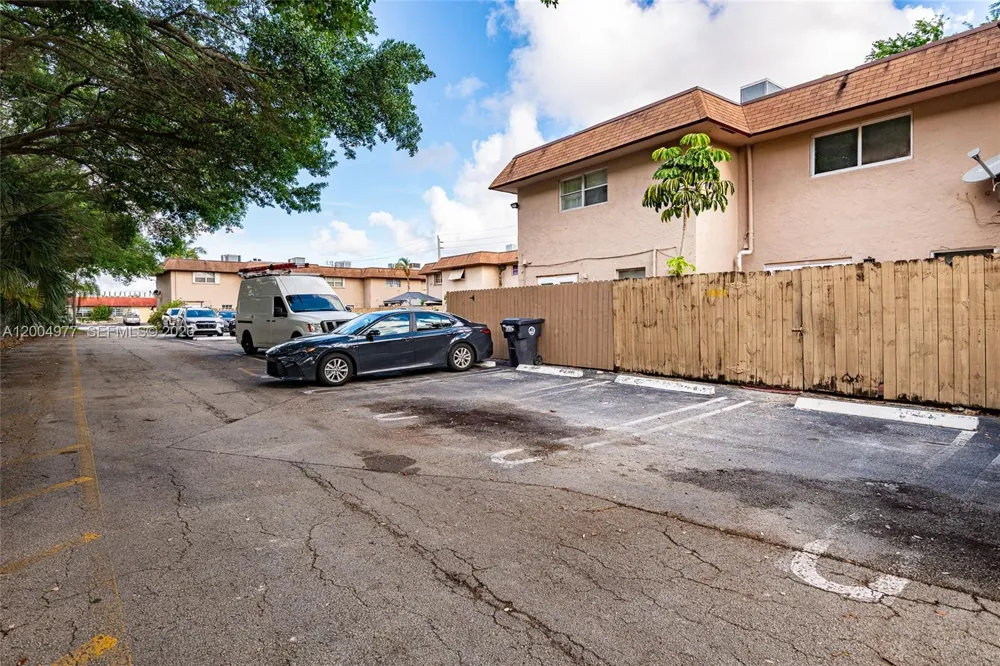 7920 Kimberly Blvd #305 North Lauderdale, FL 33068