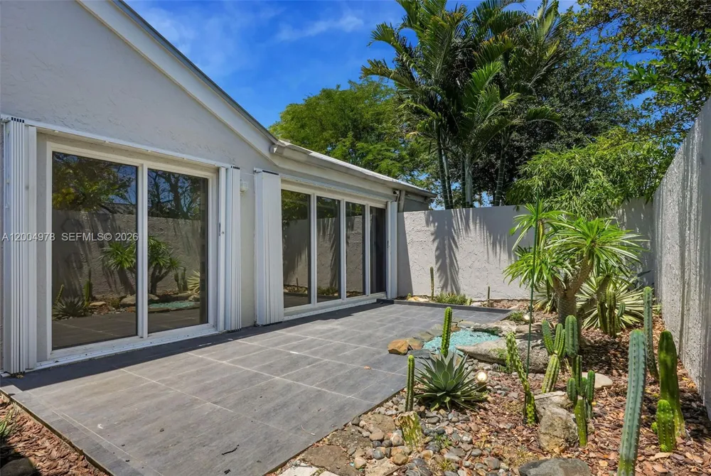 15540 SW 152nd Ter Miami, FL 33187