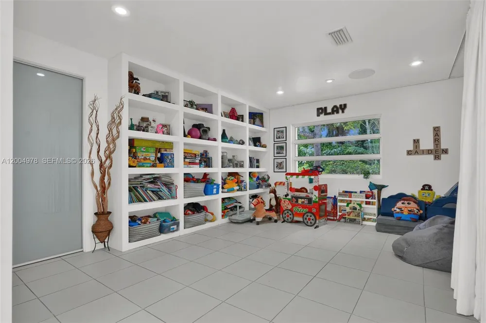 15540 SW 152nd Ter Miami, FL 33187
