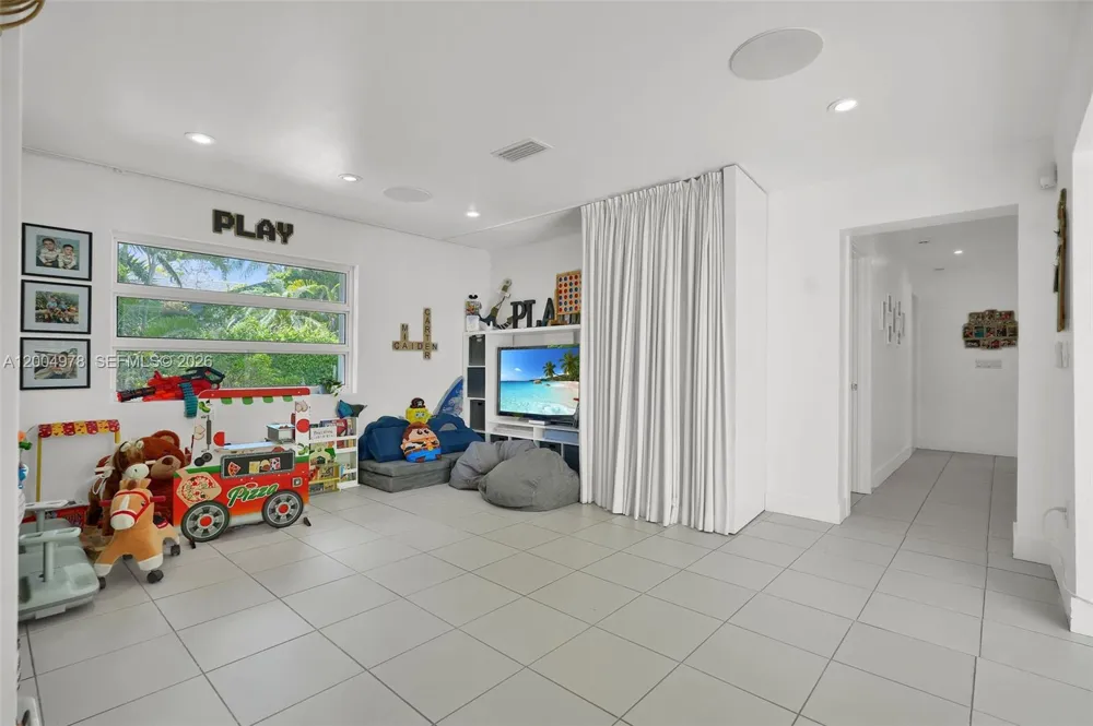 15540 SW 152nd Ter Miami, FL 33187