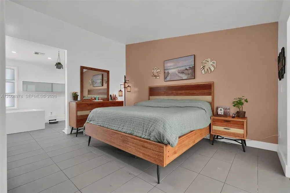 15540 SW 152nd Ter Miami, FL 33187