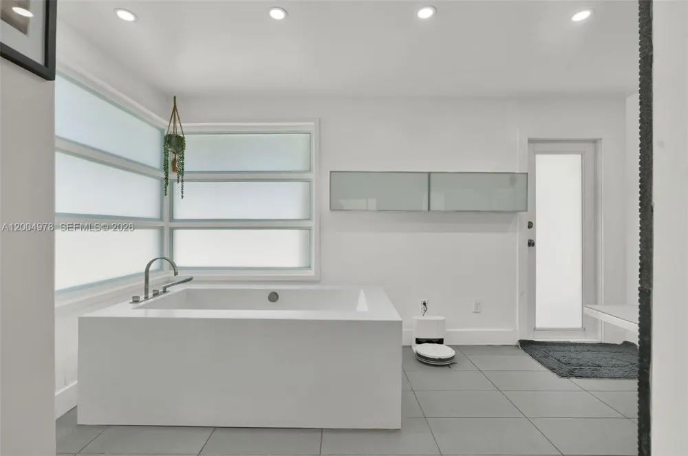15540 SW 152nd Ter Miami, FL 33187