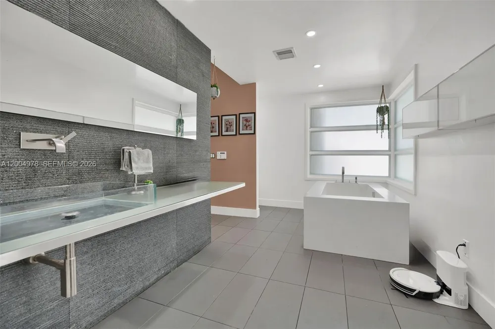 15540 SW 152nd Ter Miami, FL 33187