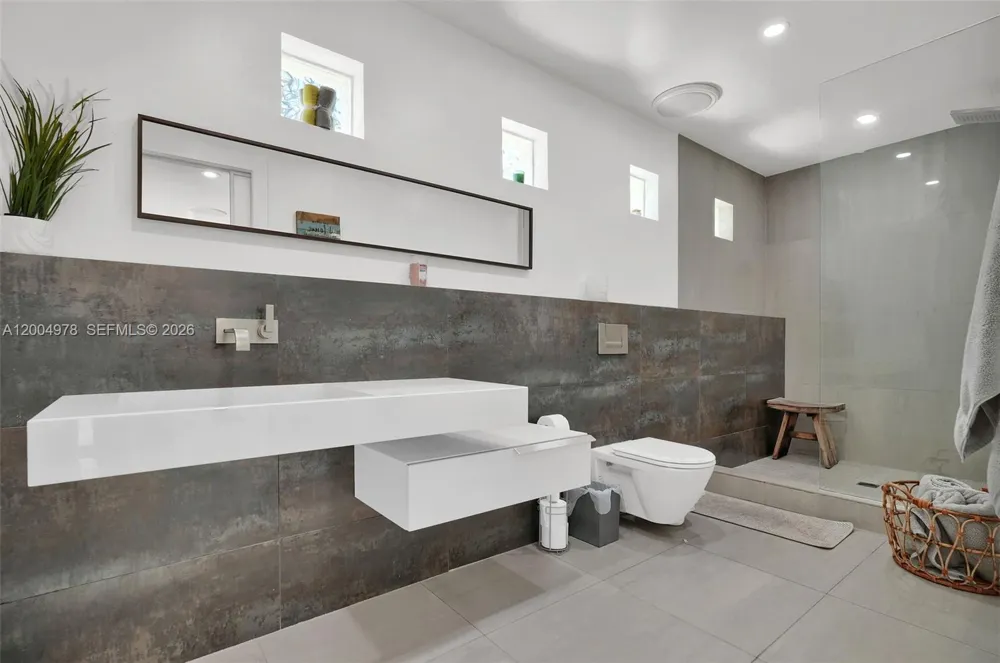 15540 SW 152nd Ter Miami, FL 33187