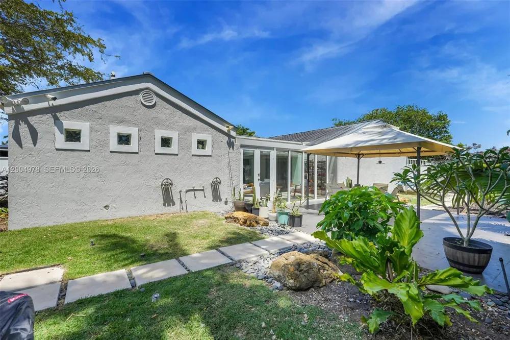 15540 SW 152nd Ter Miami, FL 33187