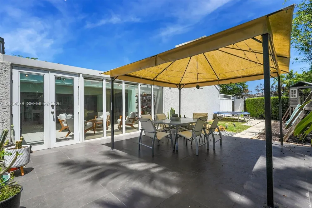 15540 SW 152nd Ter Miami, FL 33187