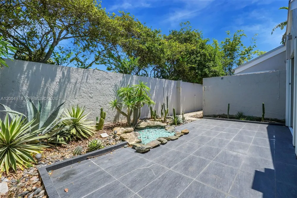 15540 SW 152nd Ter Miami, FL 33187