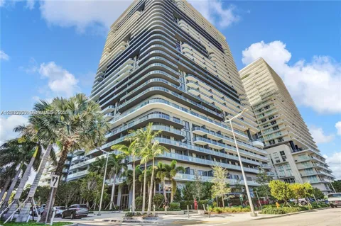 121 NE 34 St #2215