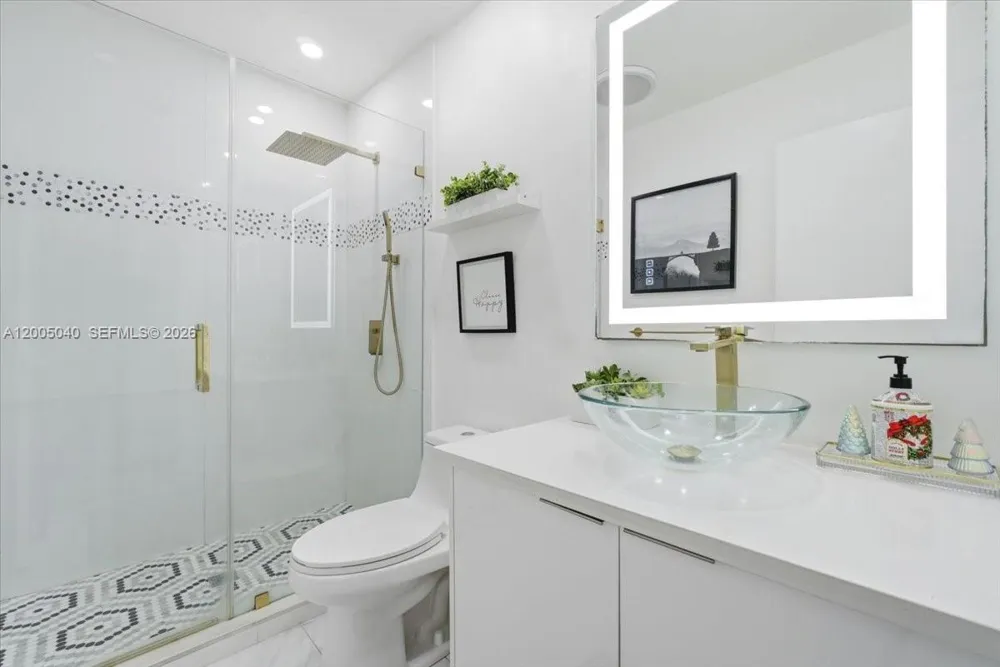 740 SW 7th Ave Hallandale Beach, FL 33009