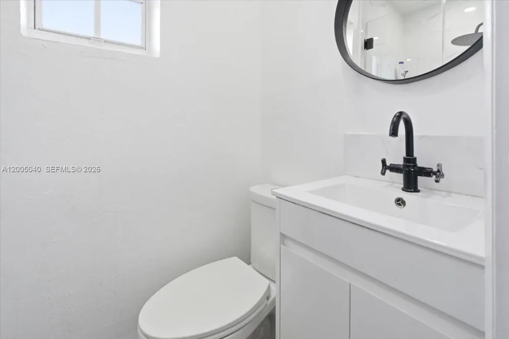 740 SW 7th Ave Hallandale Beach, FL 33009