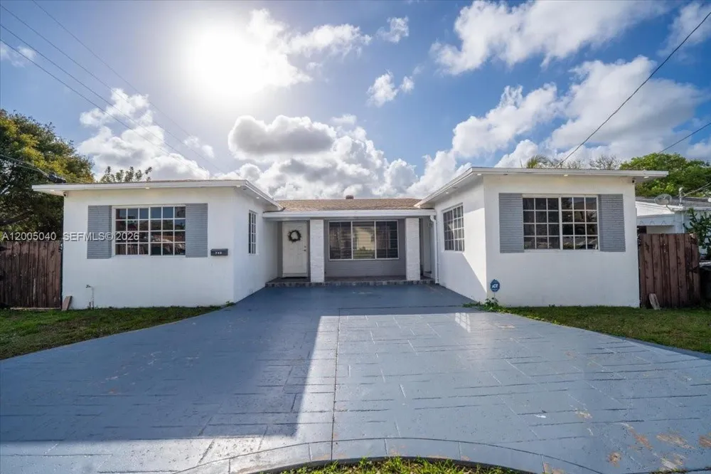 740 SW 7th Ave Hallandale Beach, FL 33009
