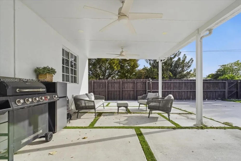 740 SW 7th Ave Hallandale Beach, FL 33009