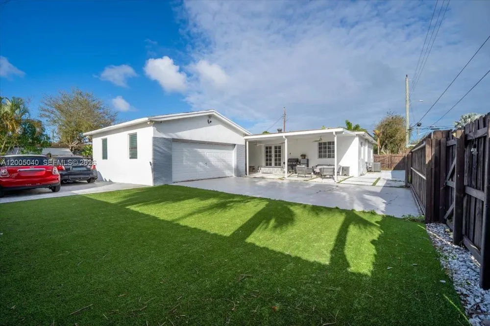 740 SW 7th Ave Hallandale Beach, FL 33009