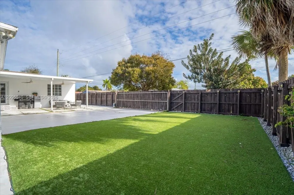740 SW 7th Ave Hallandale Beach, FL 33009