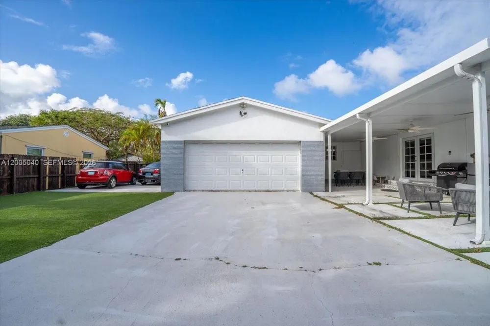 740 SW 7th Ave Hallandale Beach, FL 33009