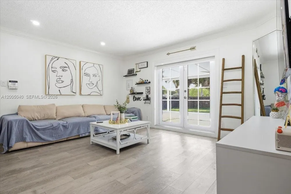 740 SW 7th Ave Hallandale Beach, FL 33009