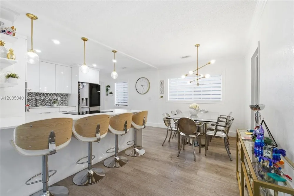 740 SW 7th Ave Hallandale Beach, FL 33009