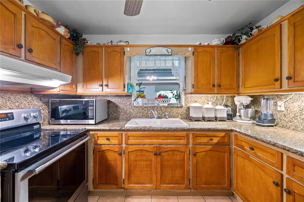 11298 NW 21st Ct Miami, FL 33167
