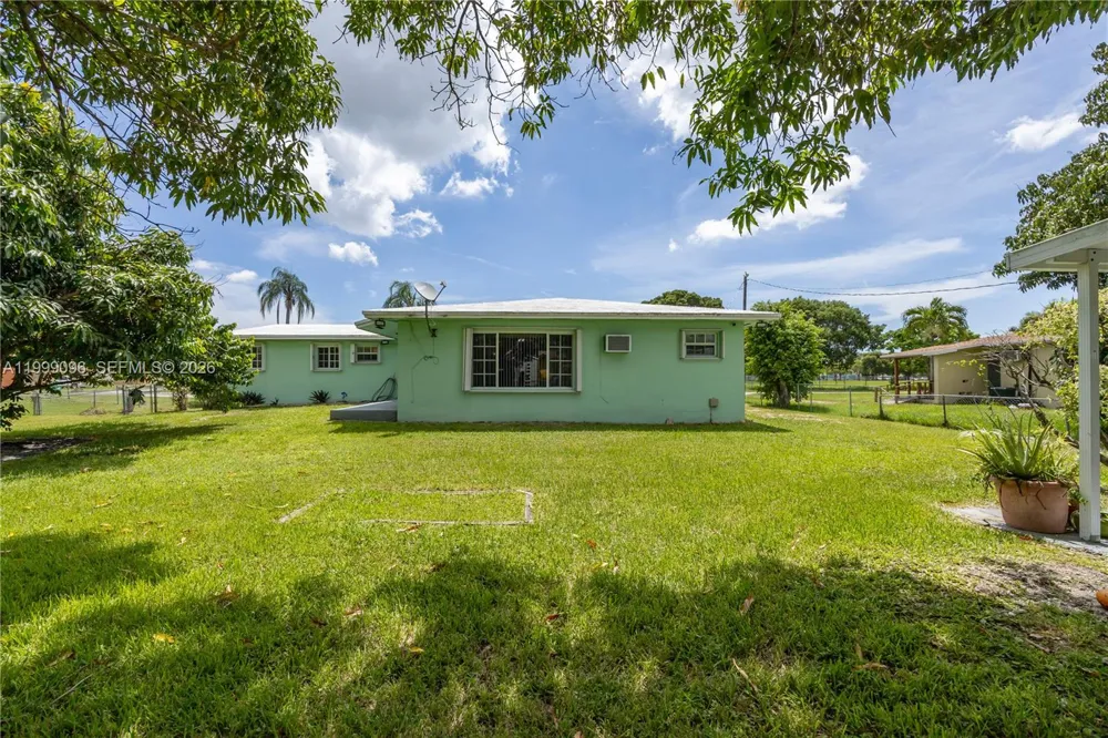 11298 NW 21st Ct Miami, FL 33167