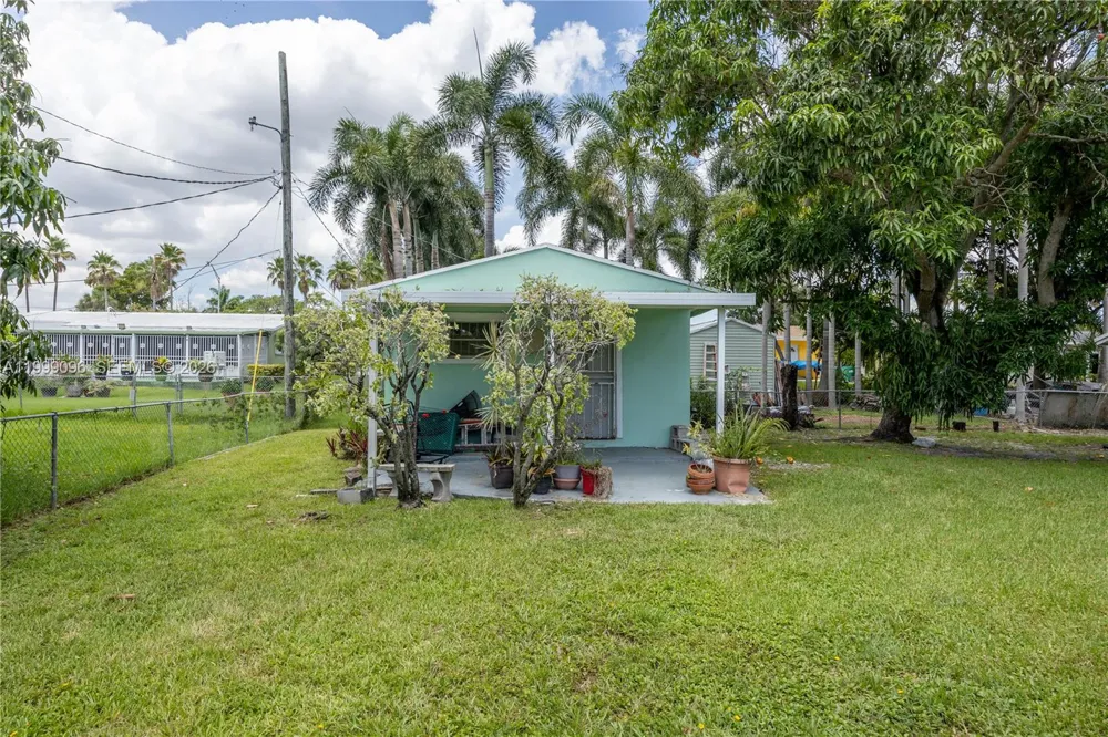 11298 NW 21st Ct Miami, FL 33167