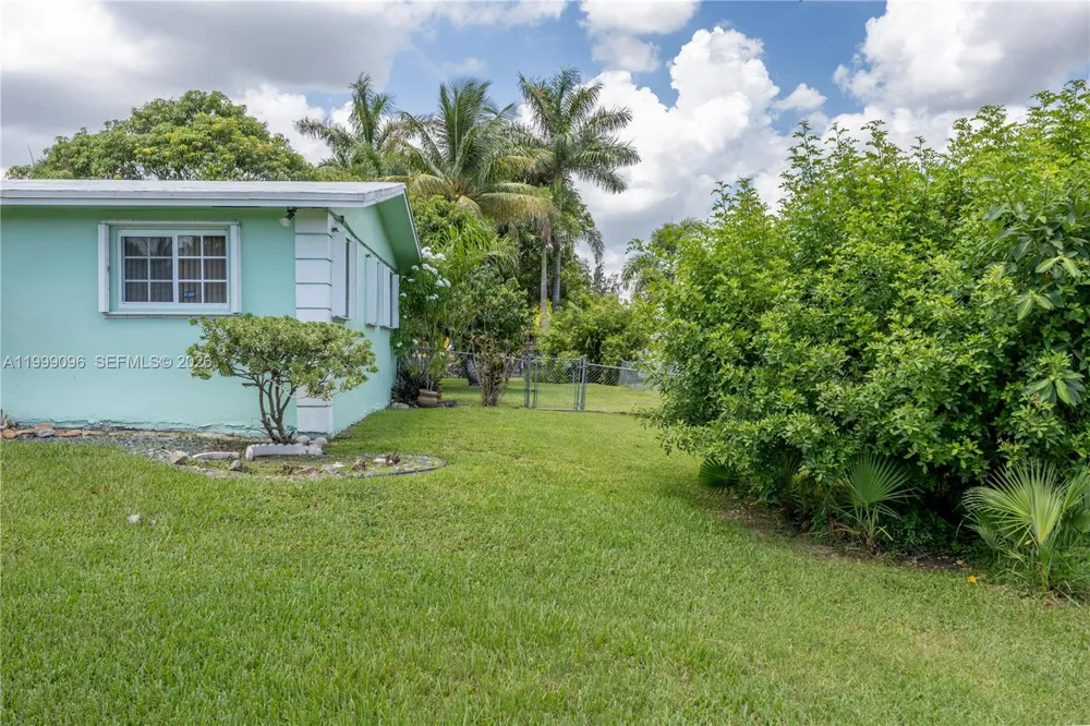 11298 NW 21st Ct Miami, FL 33167