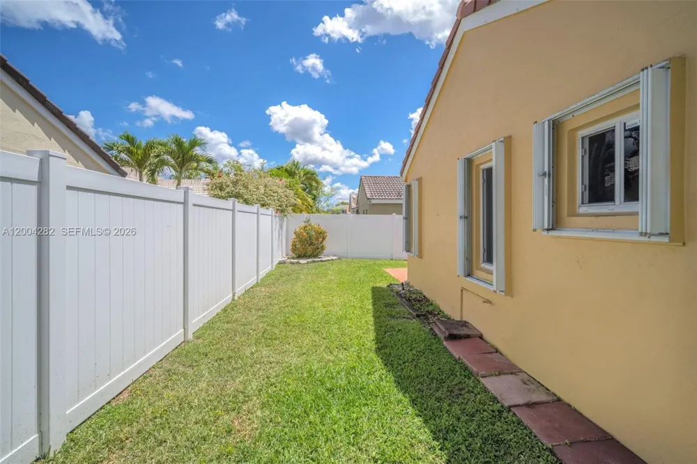 1600 Salerno Cir Weston, FL 33327