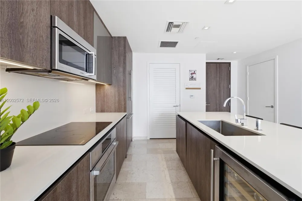 68 SE 6th St #1106 Miami, FL 33131