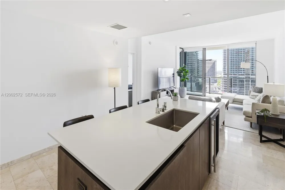 68 SE 6th St #1106 Miami, FL 33131
