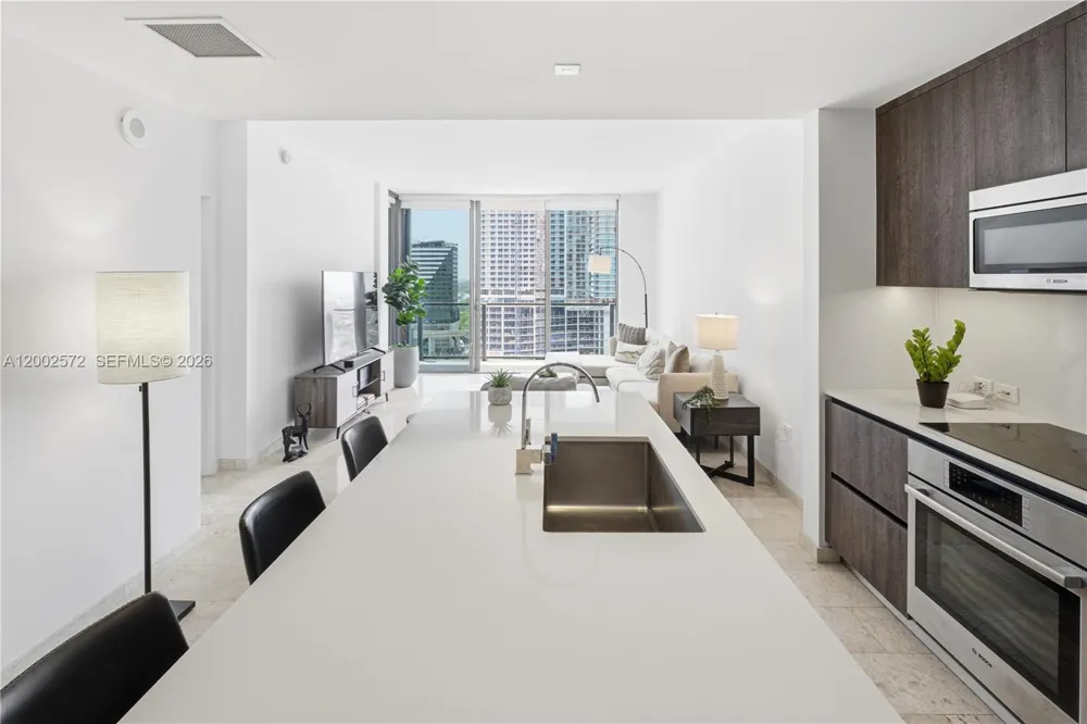 68 SE 6th St #1106 Miami, FL 33131