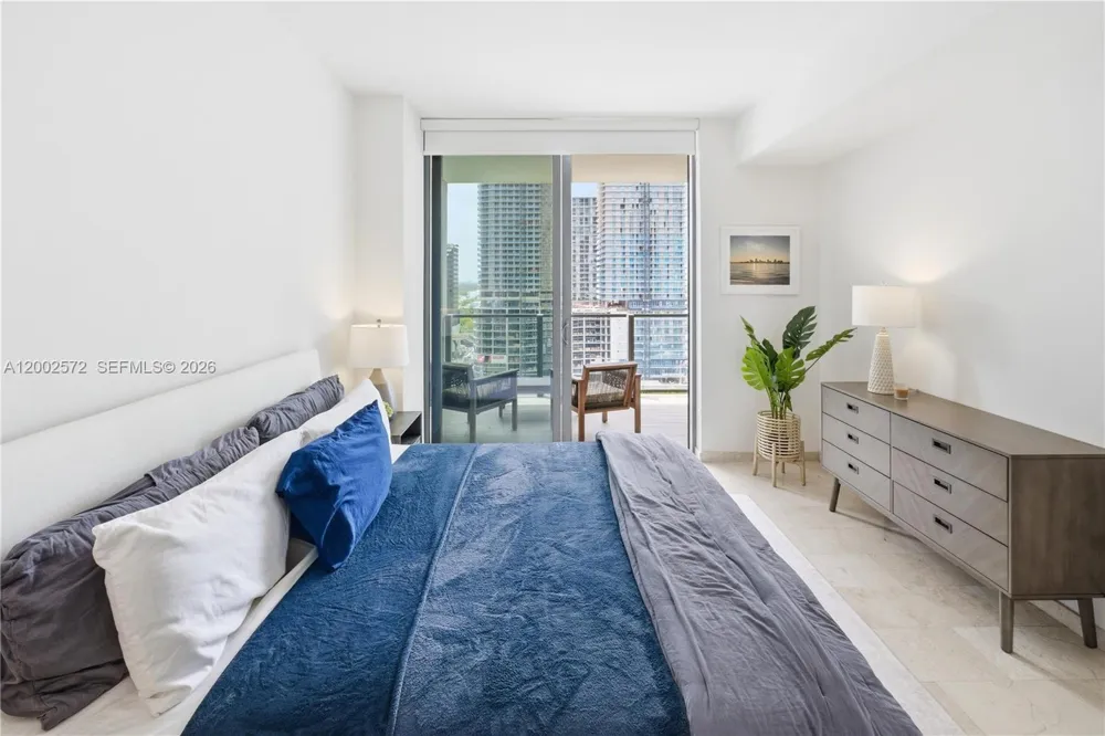 68 SE 6th St #1106 Miami, FL 33131